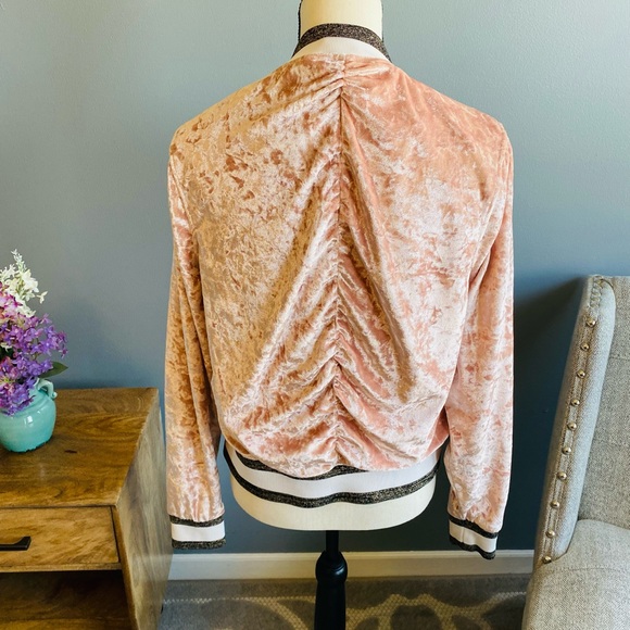 Cute pink jacket. - Picture 3 of 3